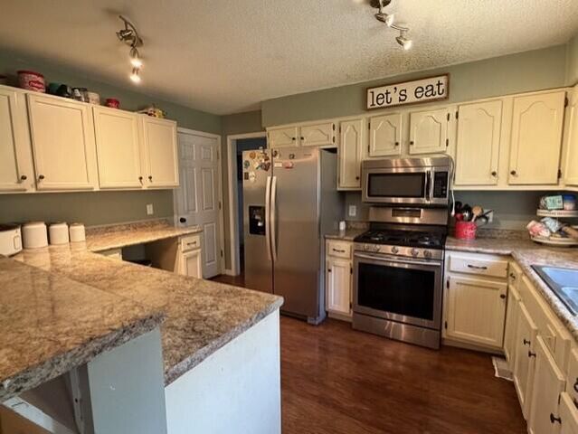 387 Left Penhook Road, Harold, KY 41635