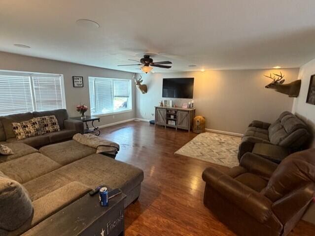 387 Left Penhook Road, Harold, KY 41635