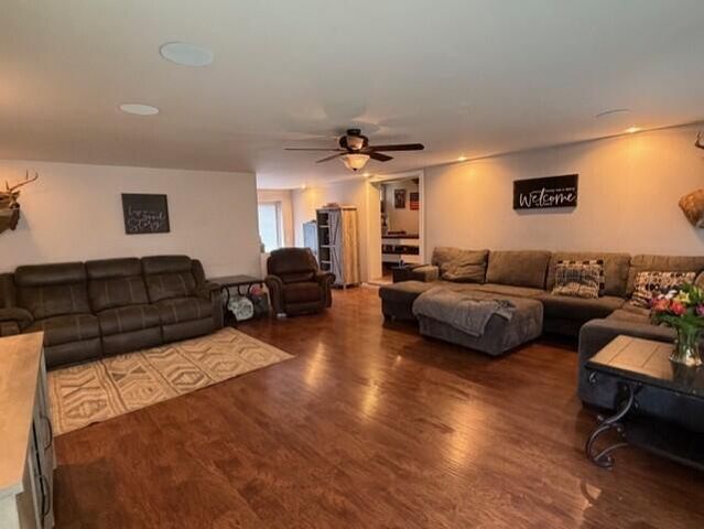 387 Left Penhook Road, Harold, KY 41635