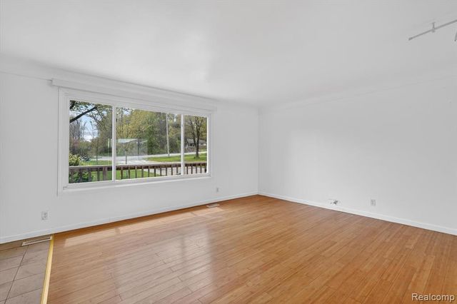 5457 E Frances Road, Mount Morris, MI 48458