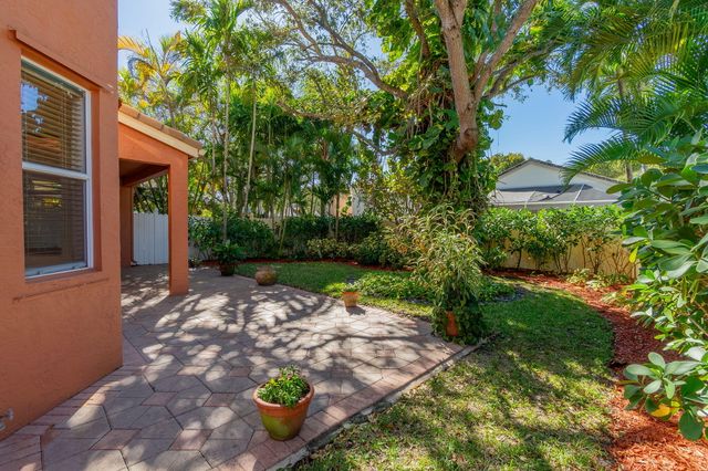 1321 Isleworth Court, Royal Palm Beach, FL 33411