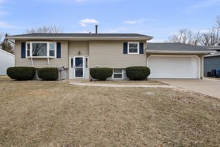 4811 Gaines Street, Davenport, IA 52806