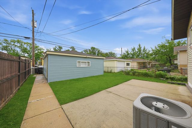 11613 S Loomis Street, Chicago, IL 60643
