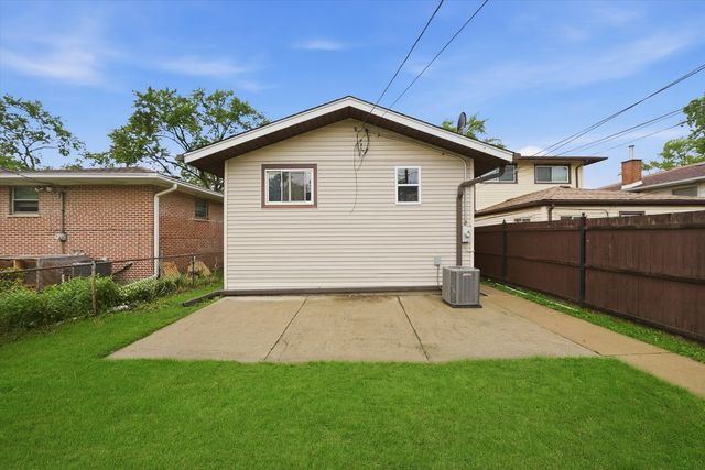 11613 S Loomis Street, Chicago, IL 60643