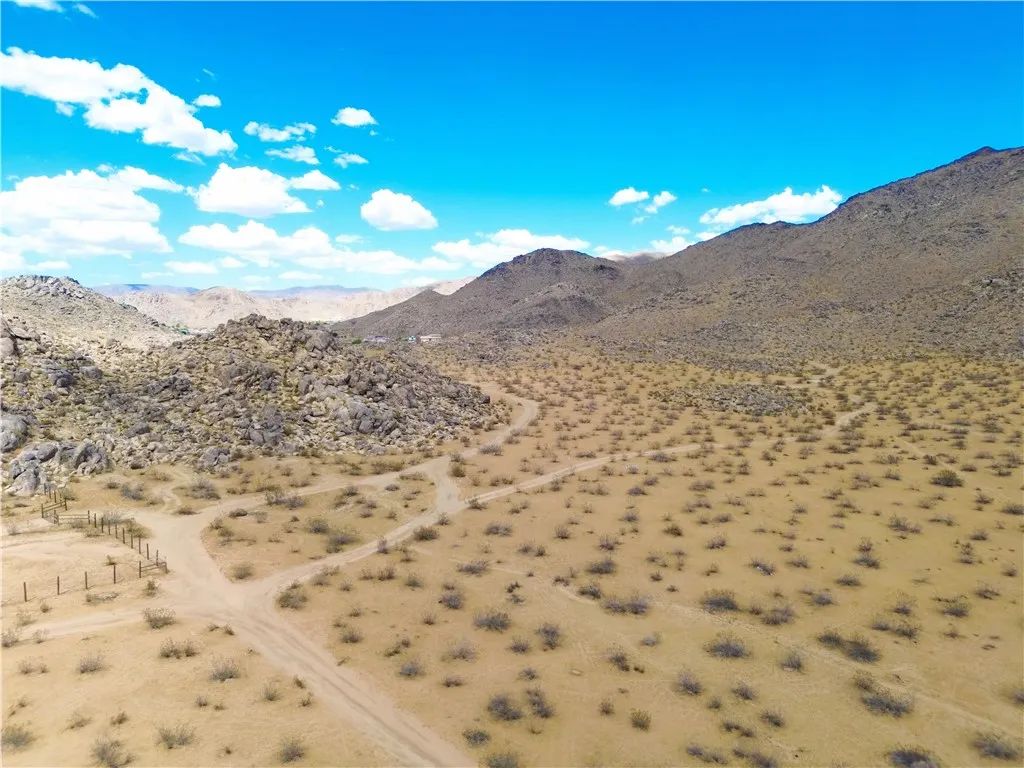 16 Laguna Seca, Apple Valley, CA 92307