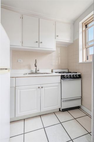 67-25 Clyde Street 6P, Forest Hills, NY 11375