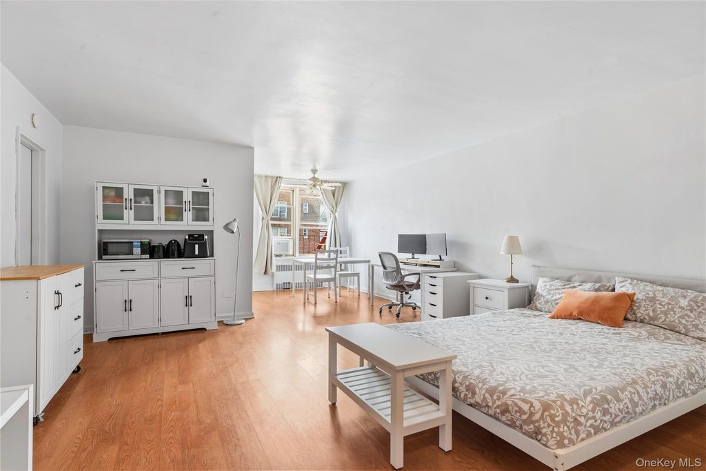 67-25 Clyde Street 6P, Forest Hills, NY 11375
