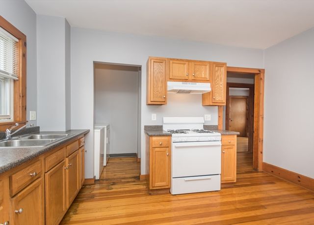 137 Evans 1, Watertown, MA 02472