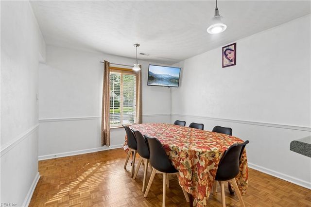 821 Greenwich LN, Newport News, VA 23601