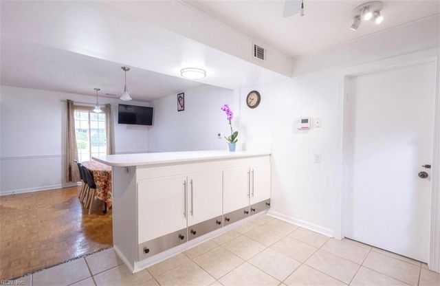 821 Greenwich LN, Newport News, VA 23601