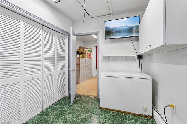 821 Greenwich LN, Newport News, VA 23601