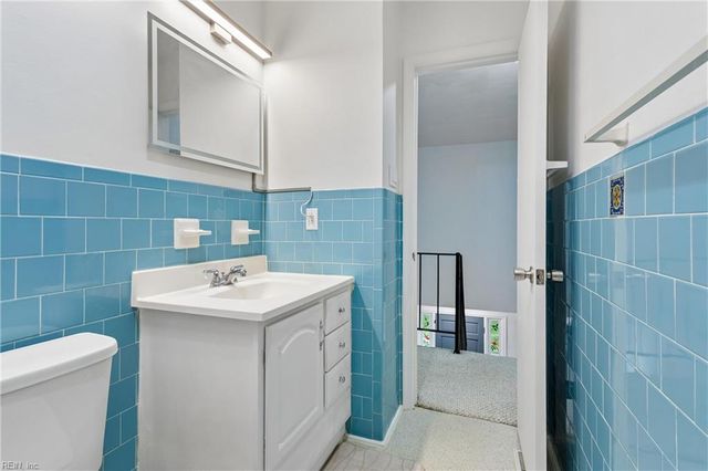 821 Greenwich LN, Newport News, VA 23601
