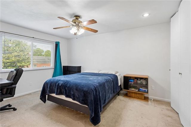 821 Greenwich LN, Newport News, VA 23601