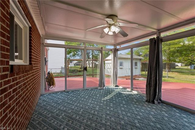 821 Greenwich LN, Newport News, VA 23601
