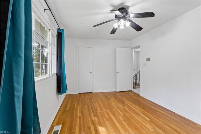 821 Greenwich LN, Newport News, VA 23601