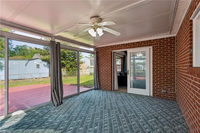 821 Greenwich LN, Newport News, VA 23601