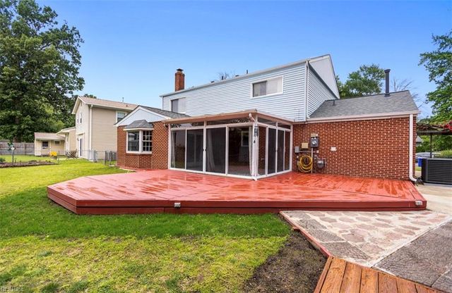 821 Greenwich LN, Newport News, VA 23601