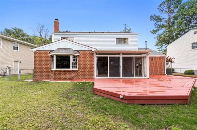 821 Greenwich LN, Newport News, VA 23601