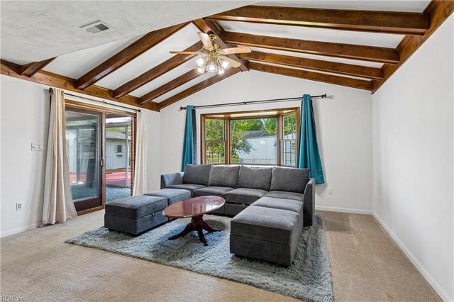 821 Greenwich LN, Newport News, VA 23601