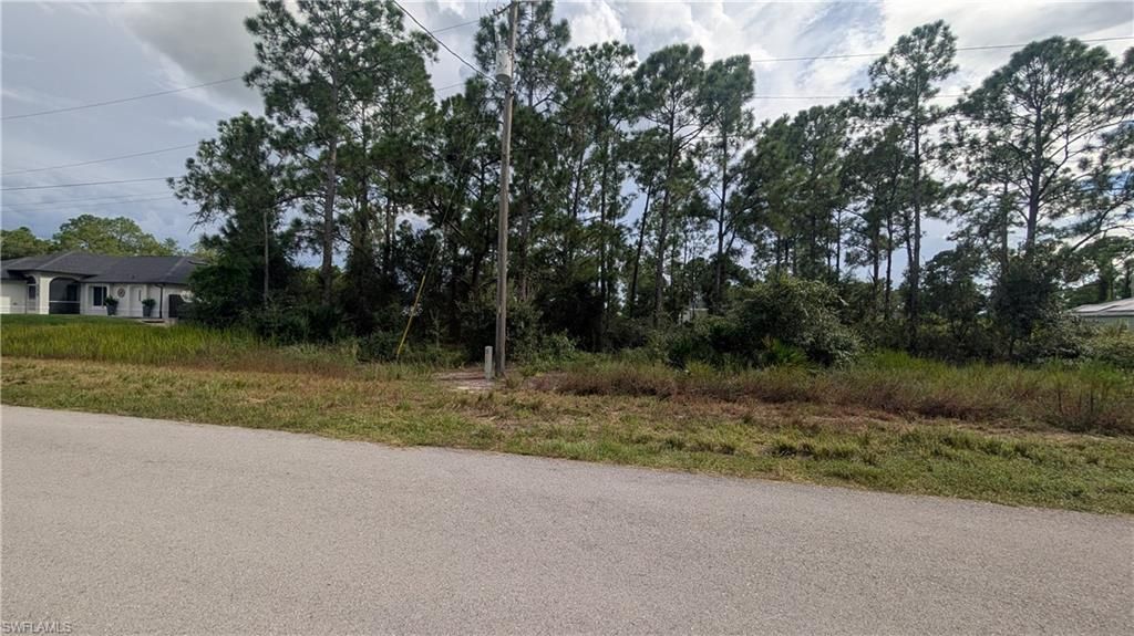 852 Calhoun ST E, LEHIGH ACRES, FL 33974 — photo 2