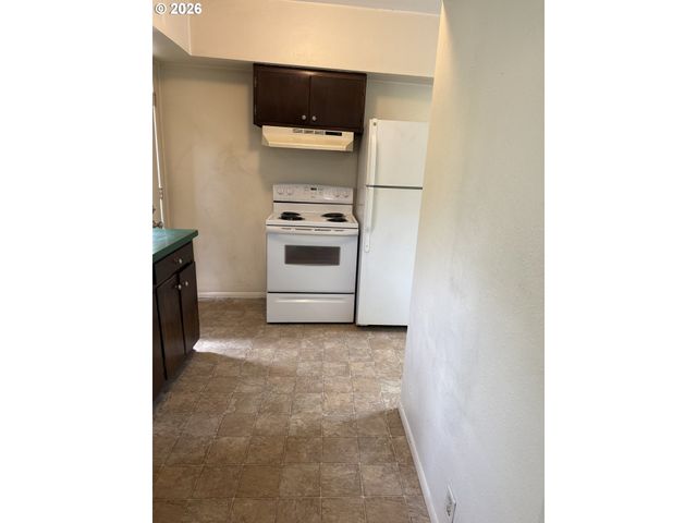 736 5TH St, Springfield, OR 97477