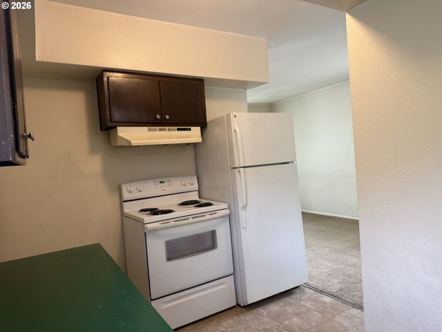 736 5TH St, Springfield, OR 97477