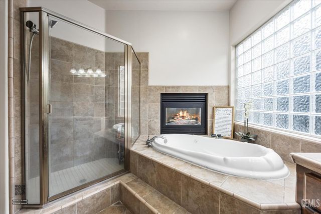 9905 Lightner Way, Bakersfield, CA 93311