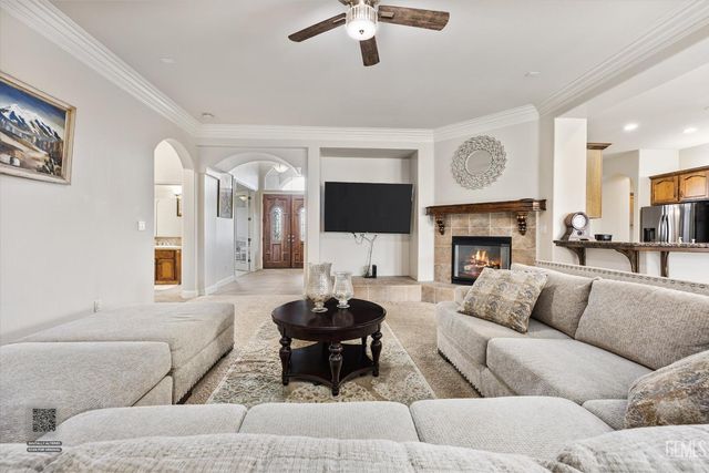 9905 Lightner Way, Bakersfield, CA 93311