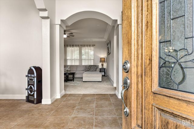 9905 Lightner Way, Bakersfield, CA 93311