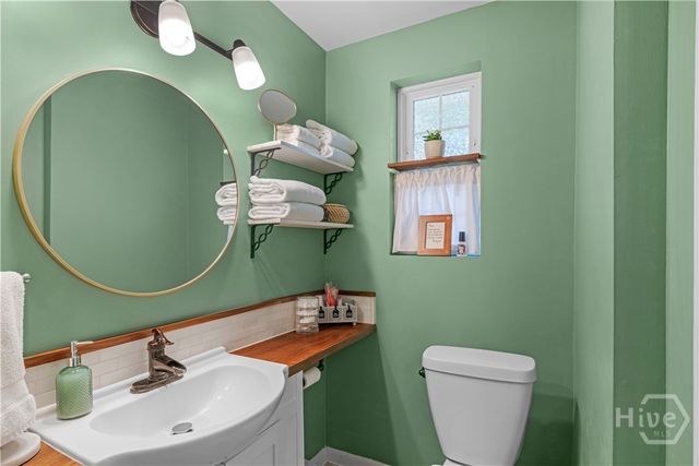 1504 W Creighton Place, Savannah, GA 31406