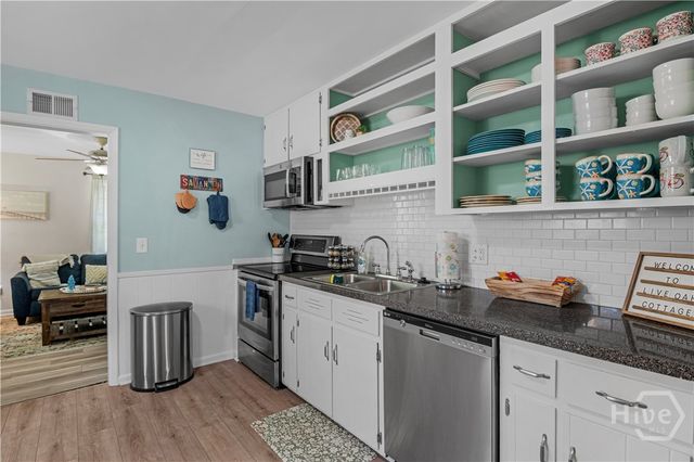 1504 W Creighton Place, Savannah, GA 31406