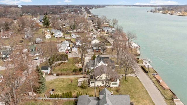 206 Edgewater Drive, Algonac, MI 48001