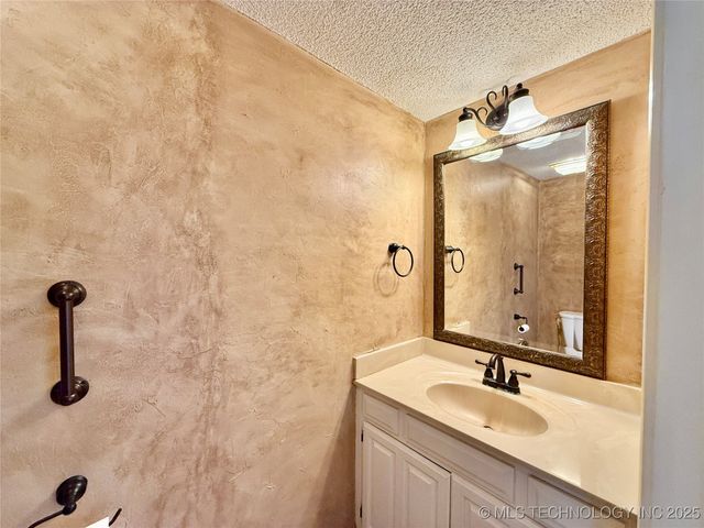 6232 S Yorktown Place 50B, Tulsa, OK 74136