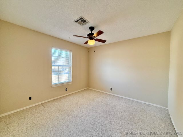 6232 S Yorktown Place 50B, Tulsa, OK 74136