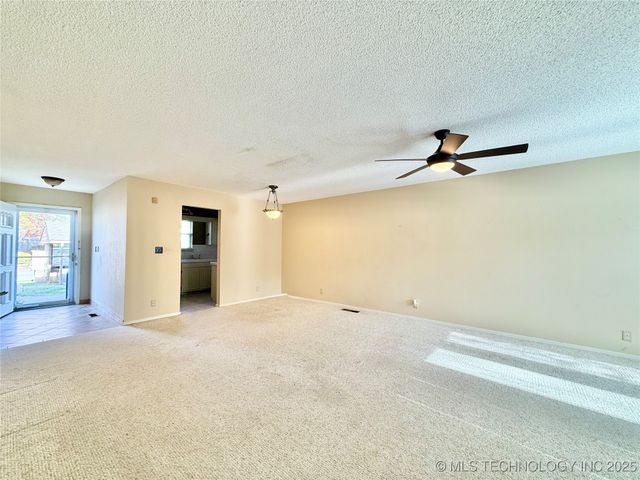 6232 S Yorktown Place 50B, Tulsa, OK 74136