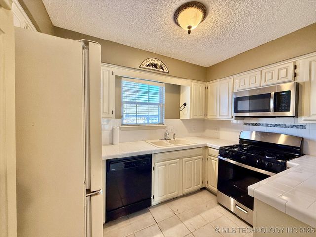 6232 S Yorktown Place 50B, Tulsa, OK 74136