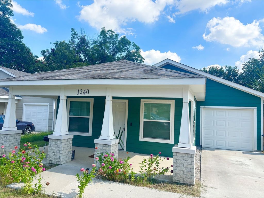 1240 E Richmond Avenue, Fort Worth, TX 76104