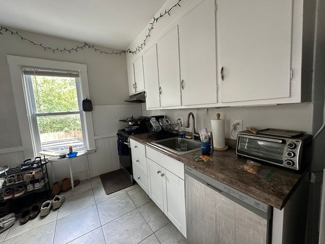 51 College Ave. 1, Somerville, MA 02144