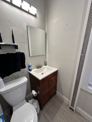 51 College Ave. 1, Somerville, MA 02144