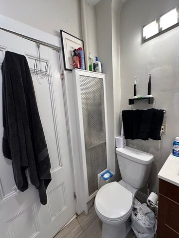 51 College Ave. 1, Somerville, MA 02144