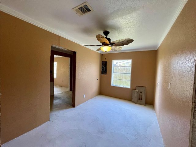 903 W 8th Street, Freeport, TX 77541