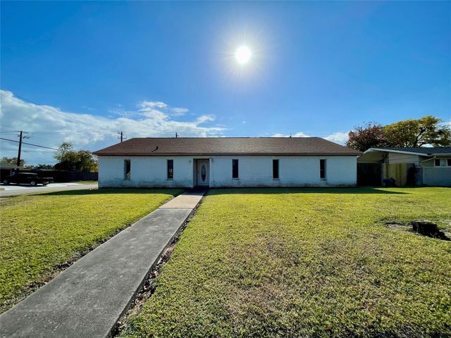 903 W 8th Street, Freeport, TX 77541