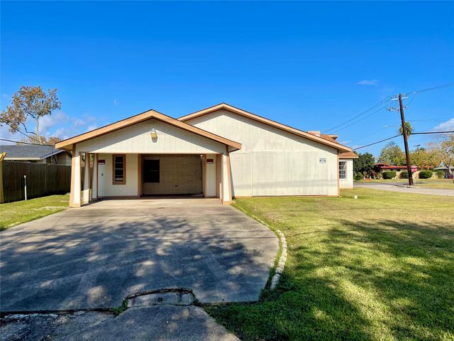 903 W 8th Street, Freeport, TX 77541