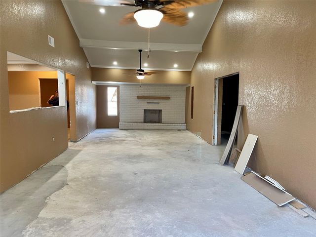903 W 8th Street, Freeport, TX 77541