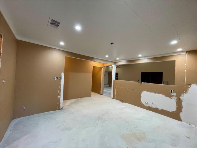 903 W 8th Street, Freeport, TX 77541