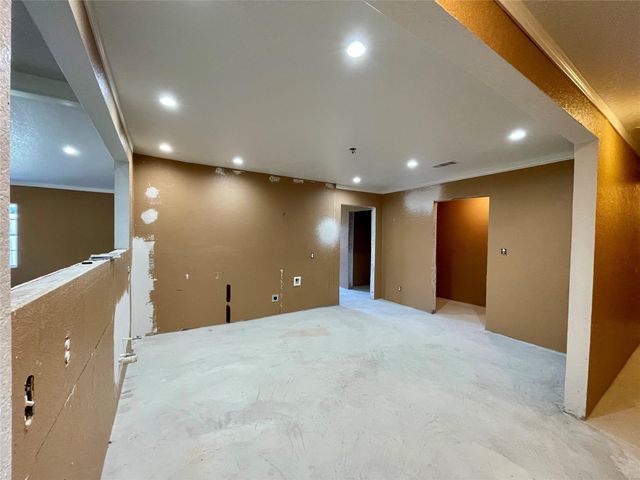 903 W 8th Street, Freeport, TX 77541
