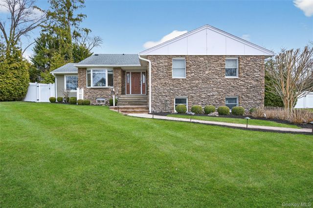 21 Roosevelt Drive, East Norwich, NY 11732