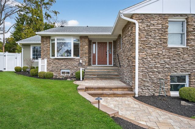 21 Roosevelt Drive, East Norwich, NY 11732