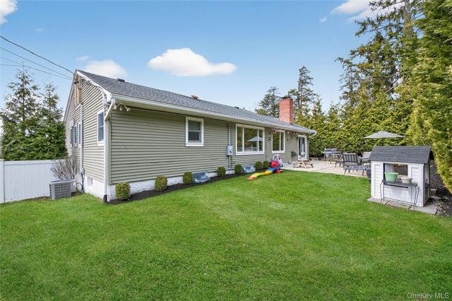 21 Roosevelt Drive, East Norwich, NY 11732