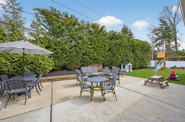 21 Roosevelt Drive, East Norwich, NY 11732